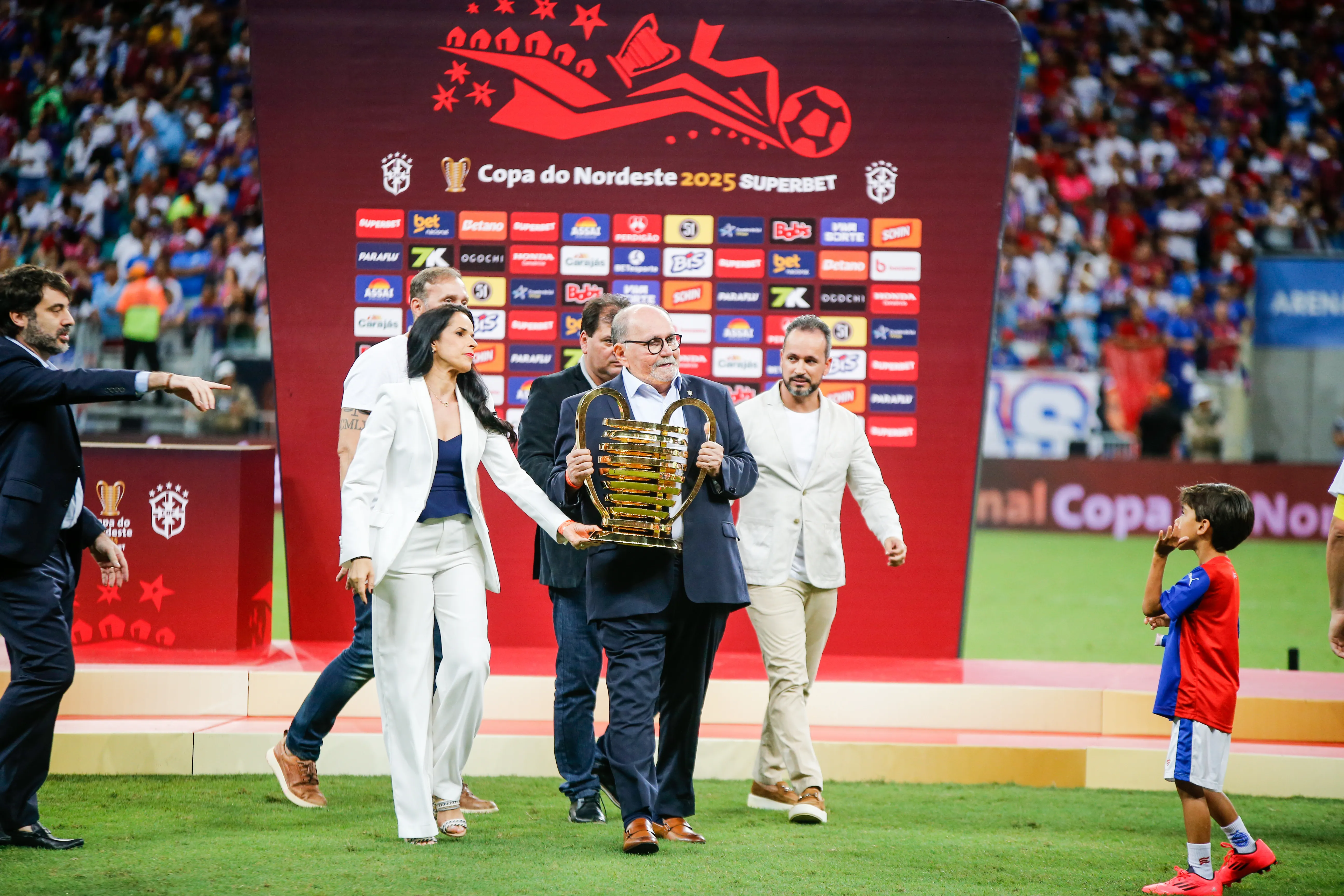 Jogadores do Bahia comemoram título da Copa do Nordeste de 2025. Foto: Marcio Jose/AGIF