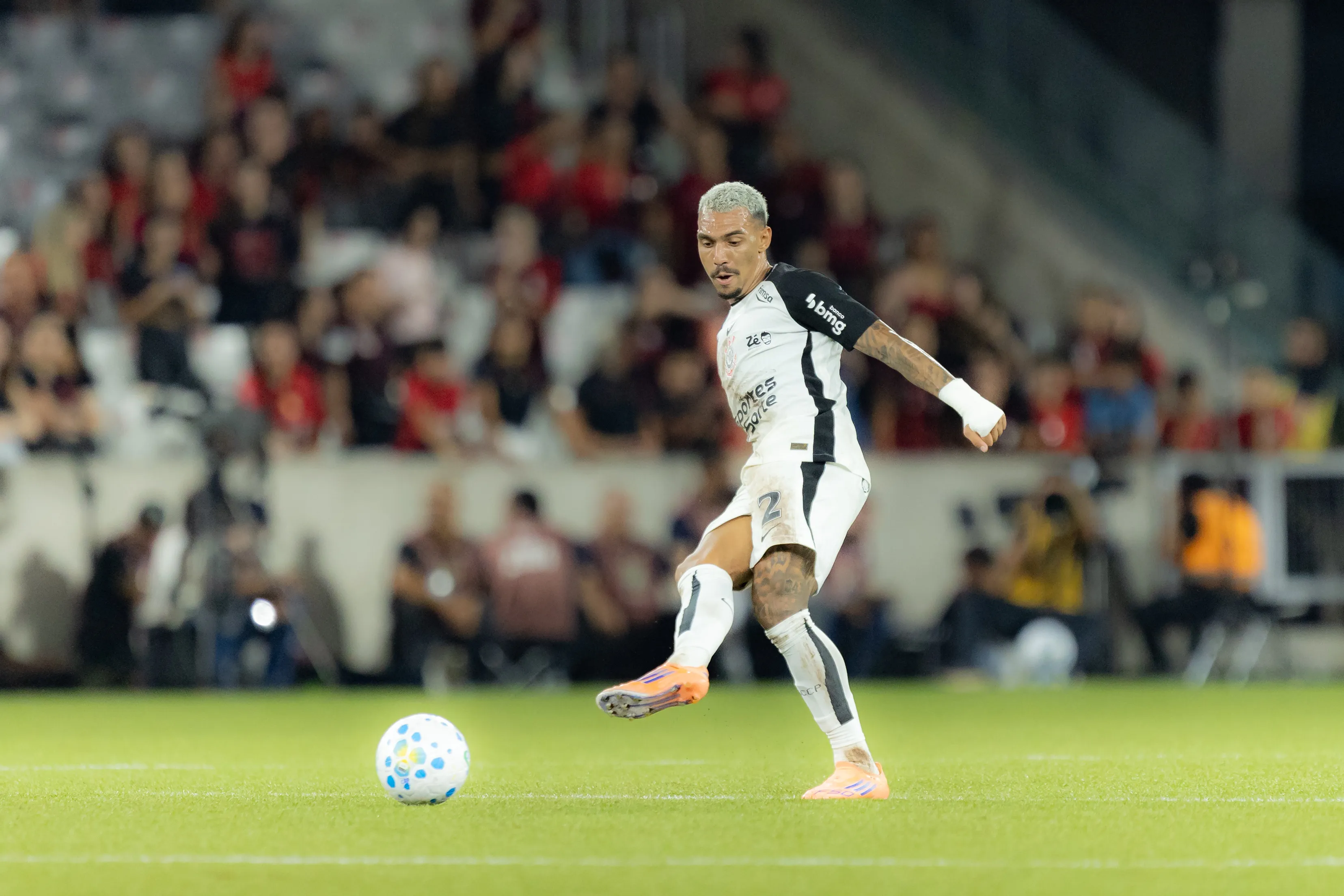 Matheuzinho atuando no Corinthians – Foto: Paulo De Tarso/AGIF