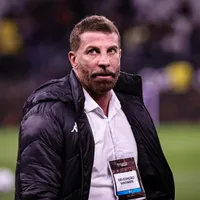 Pedrinho estuda proposta para ter Renato Paiva como técnico do Vasco