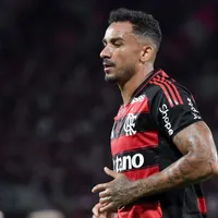 Danilo, do Flamengo, ajuda vítimas em Juiz de Fora