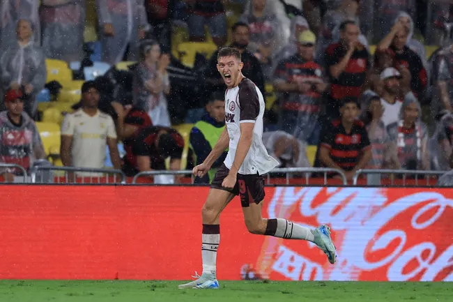 Castillo comemora gol do Lanús contra o Flamengo no Maracanã. Foto: Buda Mendes/Getty Images