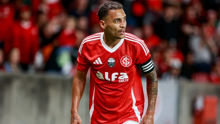 Alan Patrick jogador do Internacional durante partida contra o Santos no estádio Beira-Rio pelo campeonato Brasileiro A 2025. Foto: Luiz Erbes/AGIF