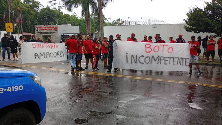 Protesto no Ninho do Urubu. Foto: Reprodução X Paparazzo Rubro-Negro