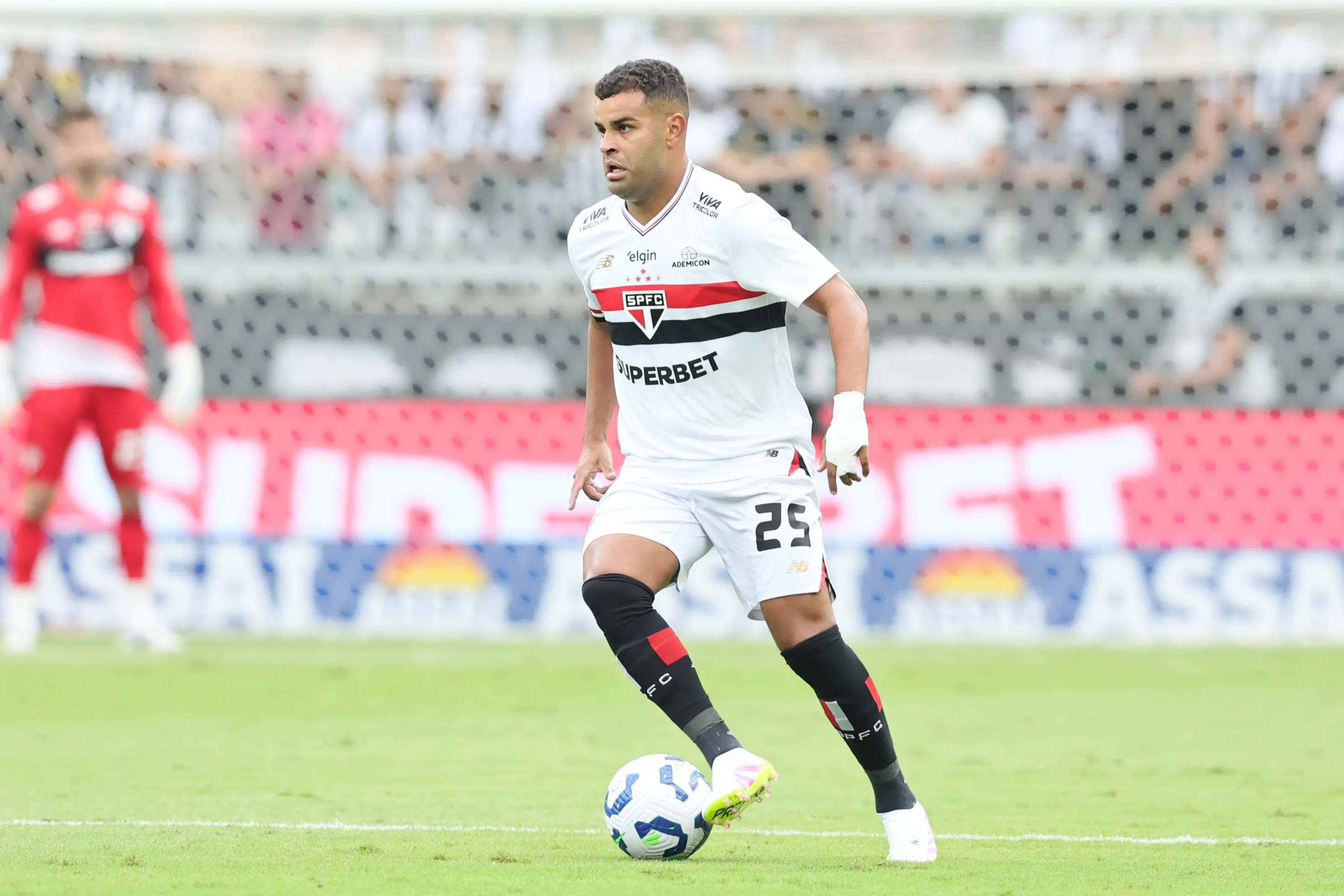 Alisson, jogador do São Paulo – Foto: Gilson Lobo/AGIF