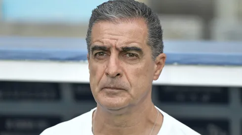 Renato Paiva durante confronto entre Fluminense e Fortaleza no Brasileirão de 2025.