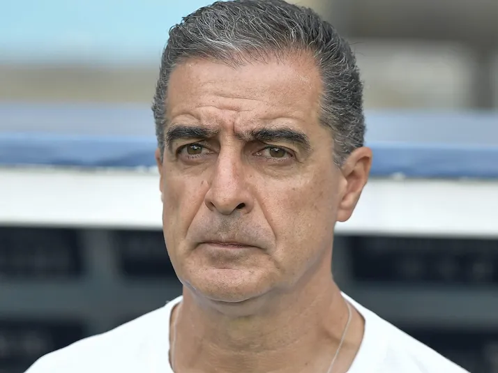 Renato Paiva, ex-Botafogo, entra na mira do Vasco