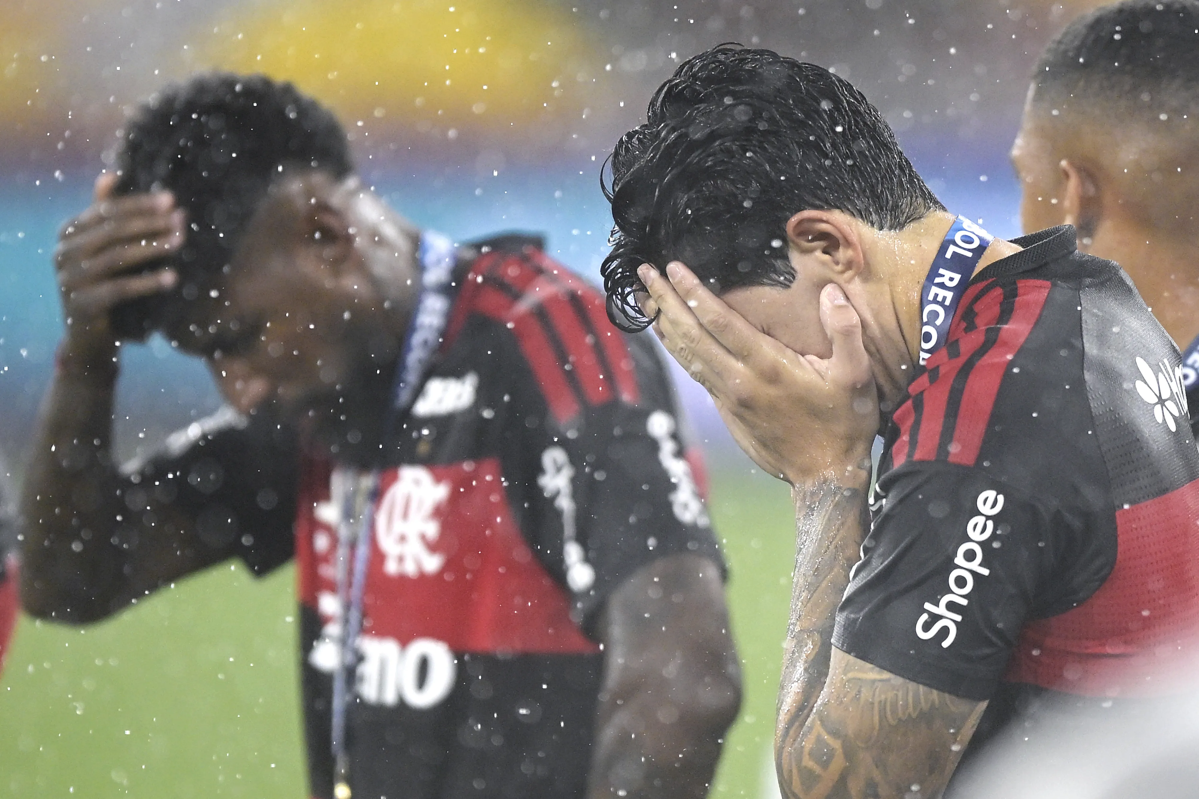 Pedro jogador do Flamengo lamenta apos a derrota na partida contra o Lanus no estadio Maracana pelo campeonato Recopa Sulamericana. Foto: Alexandre Loureiro/AGIF