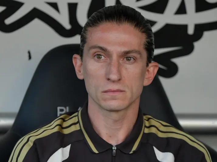 Flamengo enfrenta crise e clima está estremecido com Filipe Luís