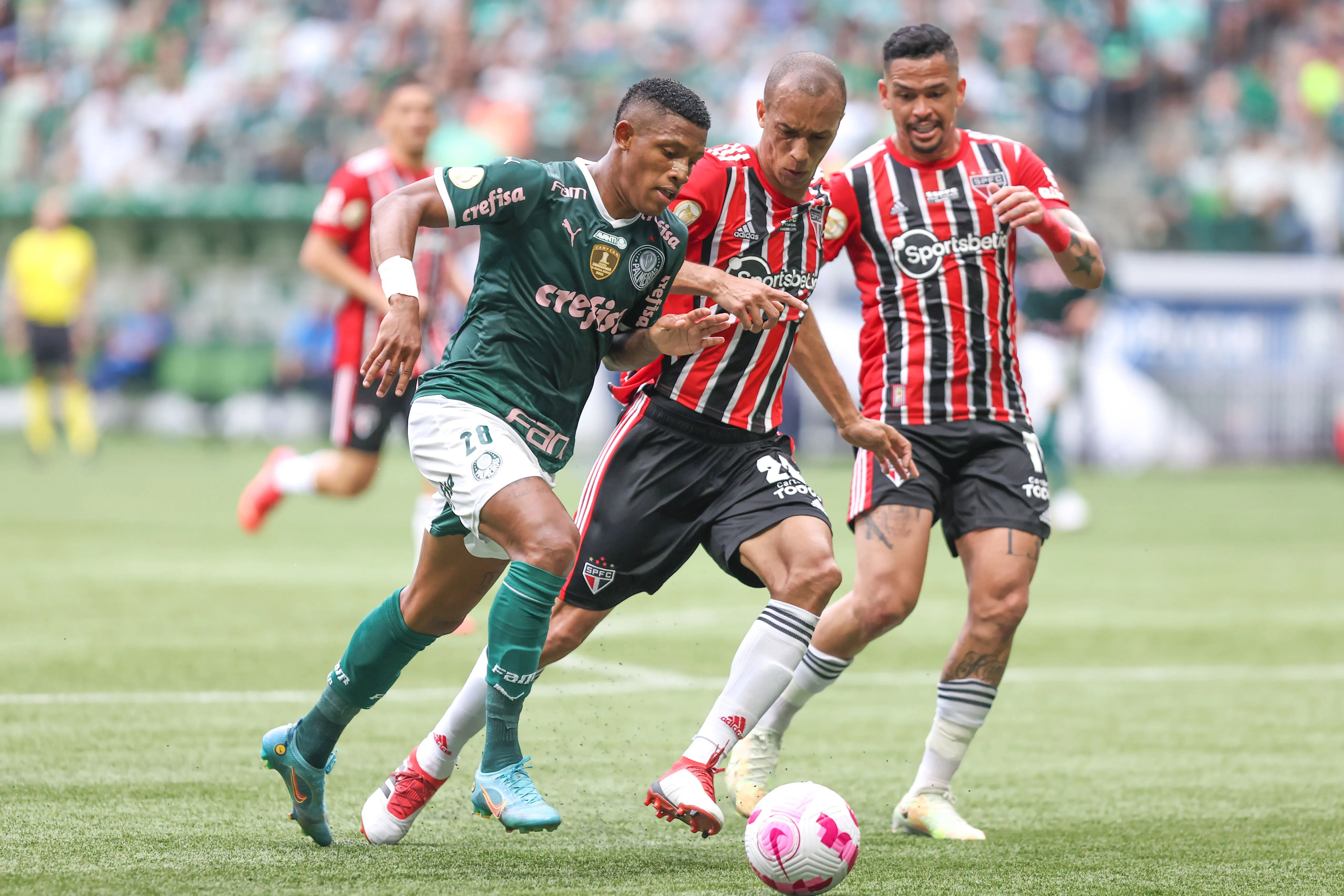 Miranda durante partida contra o Palmeiras pelo Campeonato Brasileiro de 2022. Foto: Marcello Zambrana/AGIF