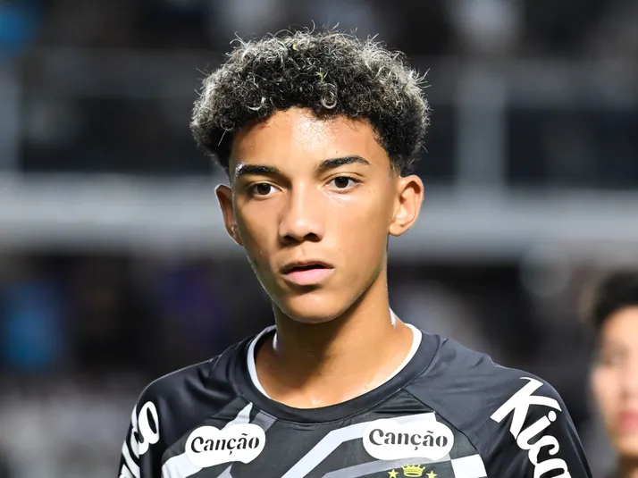 Robinho Jr. tem renovação com o Santos travada após pedido do staff