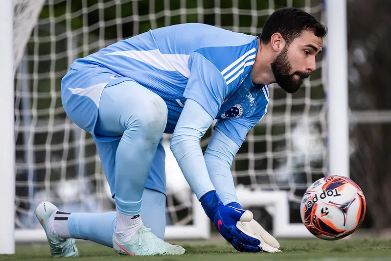 Matheus Cunha treinando no Cruzeiro – Foto: Gustavo Aleixo/CEC