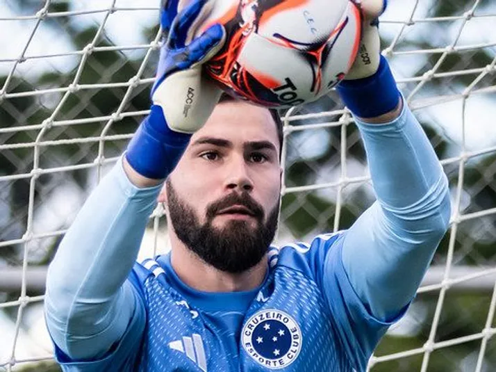 Matheus Cunha volta a ser relacionado por Tite no Cruzeiro após lesão