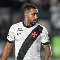 Torcida organizada do Vasco faz cobranças a PH