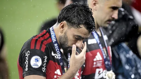 Lucas Paqueta jogador do Flamengo lamenta apos a derrota na partida contra o Lanus no estadio Maracana pelo campeonato Recopa Sulamericana. Foto: Alexandre Loureiro/AGIF