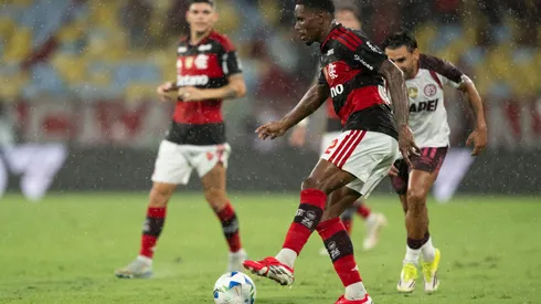 Evertton Araújo, volante do Flamengo. Foto: Jorge Rodrigues/AGIF