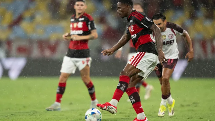 Evertton Araújo, volante do Flamengo. Foto: Jorge Rodrigues/AGIF