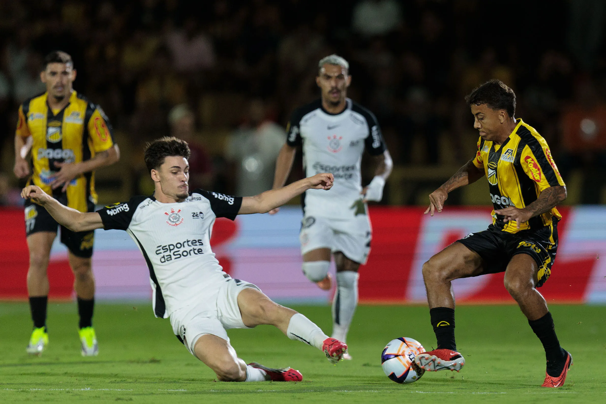 Breno Bidon jogador do Corinthians durante partida contra o Novorizontino no estadio Jorge Ismael de Biasi pelo campeonato Paulista 2026. Foto: Rapha Marques/AGIF