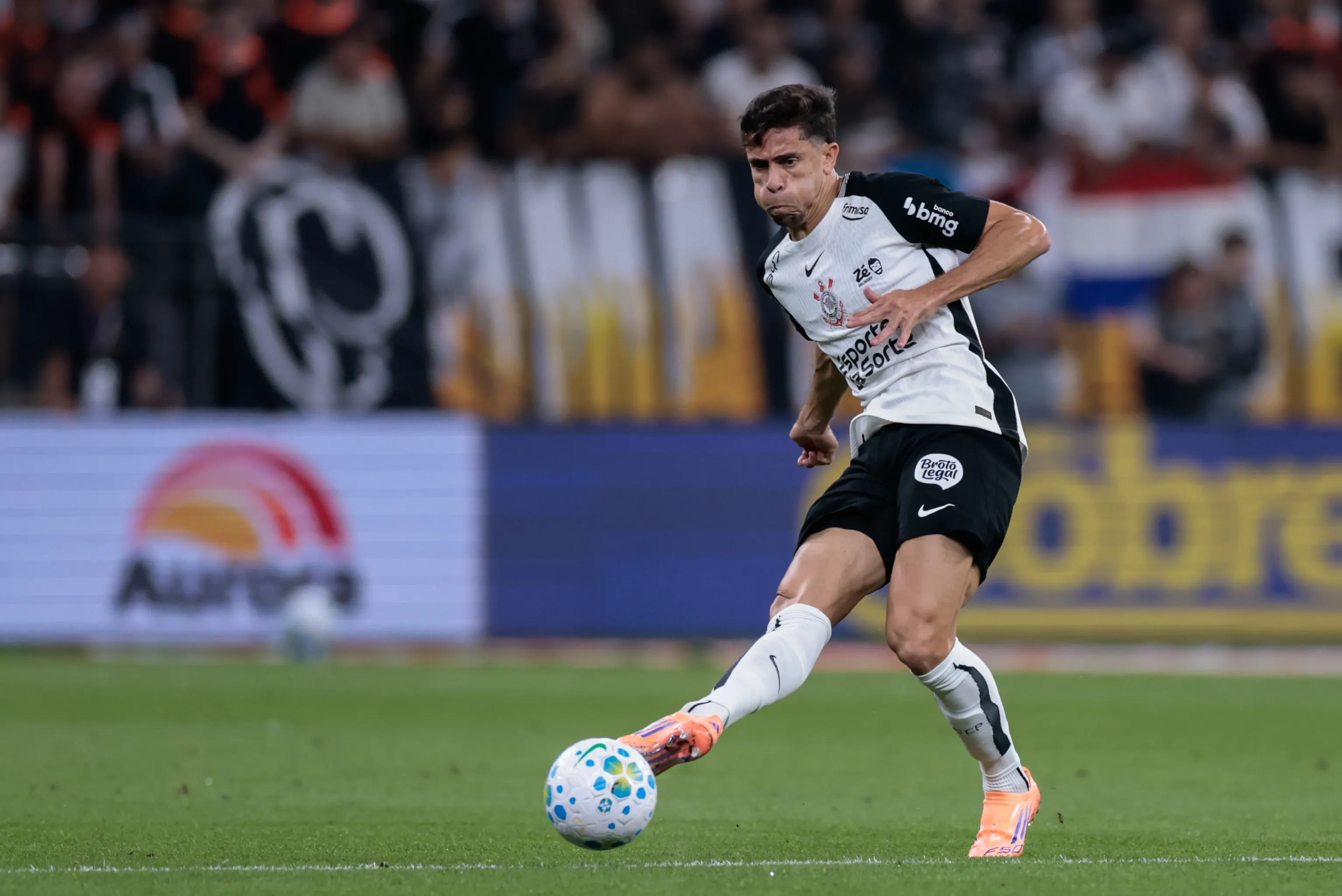 SGabriel Paulista jogador do Corinthians durante partida contra o Bragantino no estadio Arena Corinthians pelo campeonato Brasileiro A 2026. Foto: Marcello Zambrana/AGIF