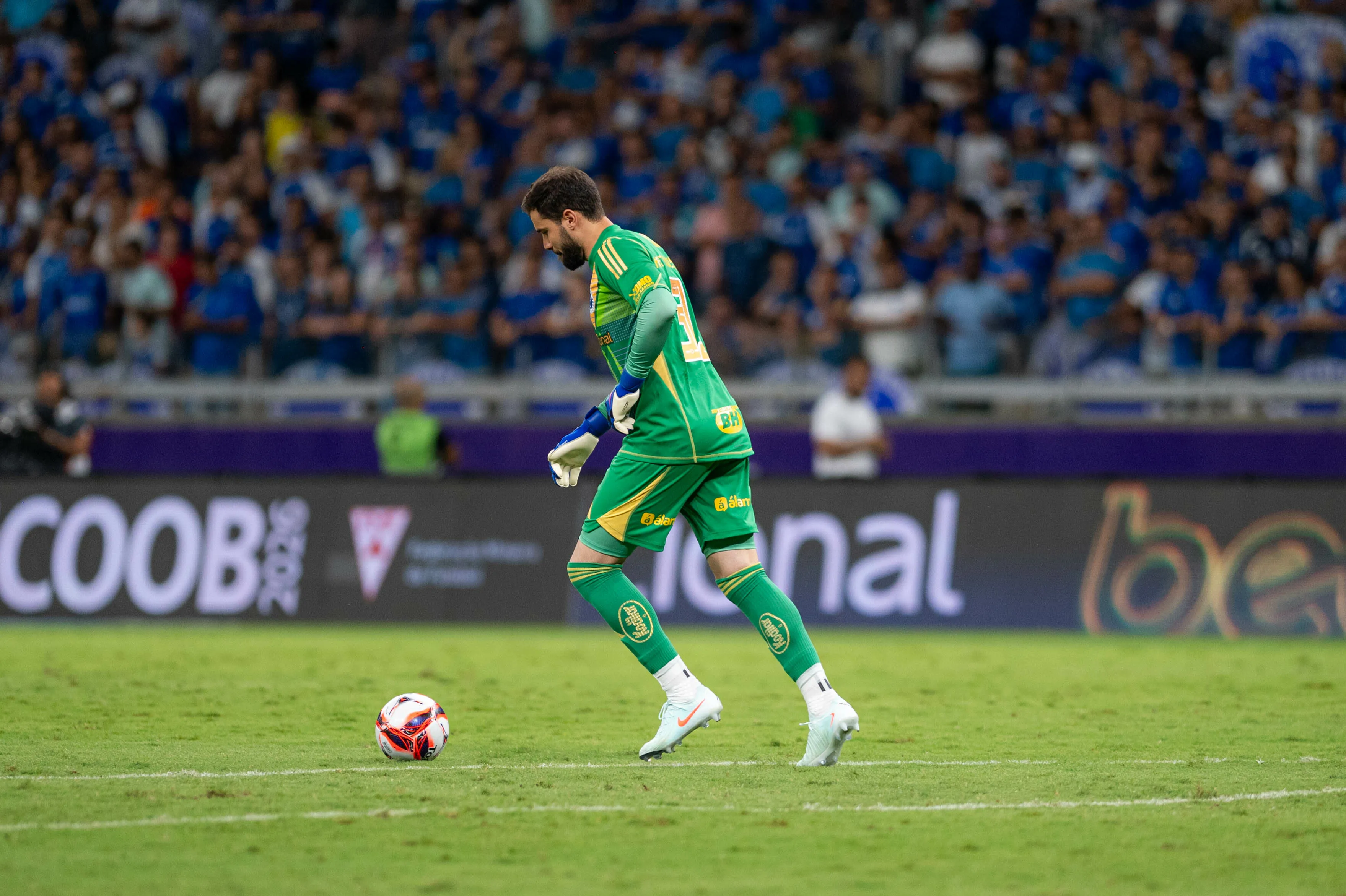 Matheus Cunha goleiro do Cruzeiro durante partida contra o Pouso Alegre no estadio Mineirao pelo campeonato Mineiro 2026. Foto: Alessandra Torres/AGIF