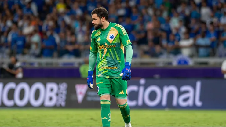 Matheus Cunha goleiro do Cruzeiro durante partida contra o Pouso Alegre no estadio Mineirao pelo campeonato Mineiro 2026. Foto: Alessandra Torres/AGIF