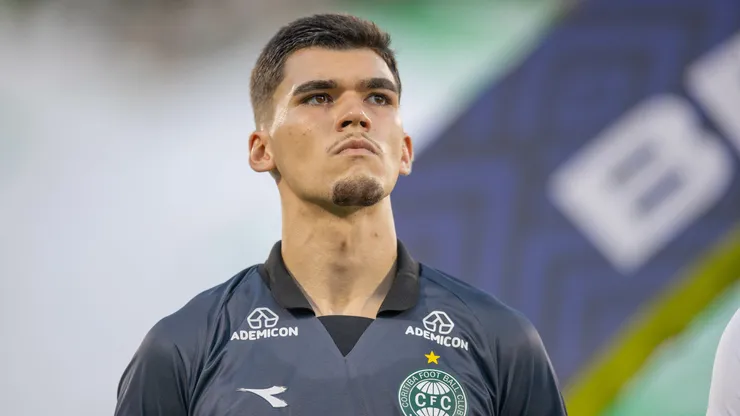 Pedro Morisco jogador do Coritiba durante partida contra o Chapecoense no estadio Arena Conda pelo campeonato Brasileiro A 2026. Foto: Liamara Polli/AGIF