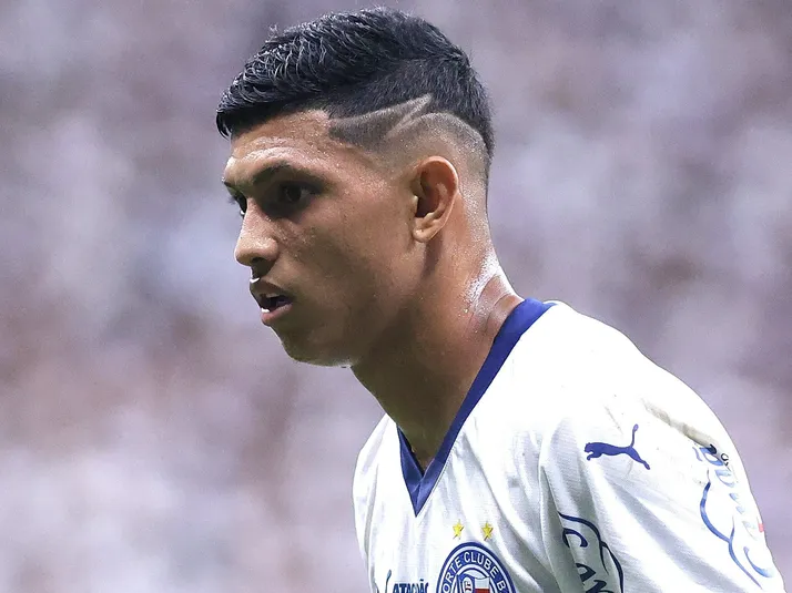 Erick Pulga se manifesta sobre cobranças da torcida do Bahia