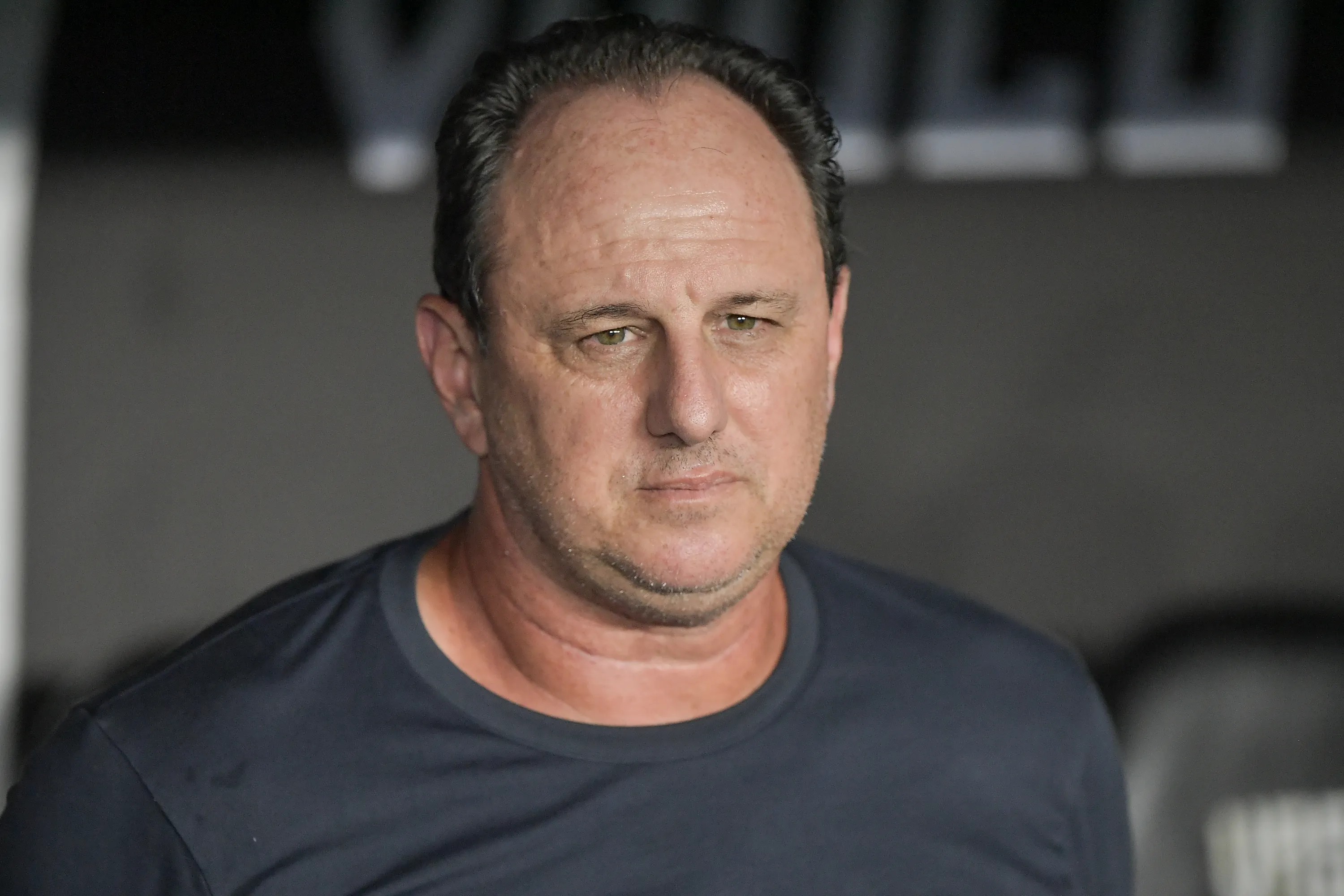 RJ – RIO DE JANEIRO – 11/02/2026 – BRASILEIRO A 2026, VASCO X BAHIA – Rogerio Ceni tecnico do Bahia durante partida contra o Vasco no estadio Sao Januario pelo campeonato Brasileiro A 2026. Foto: Thiago Ribeiro/AGIF