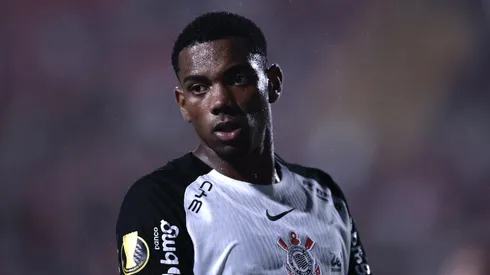 André jogador do Corinthians durante partida contra o Portuguesa Paulista no estádio Canindé pelo campeonato Paulista 2026. Foto: Marcello Zambrana/AGIF