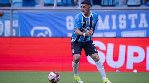 Pavón deve ser titular em Grêmio x Internacional (1). Foto: Maxi Franzoi/AGIF