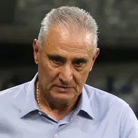 Tite recebe abraço do elenco do Cruzeiro em classificação