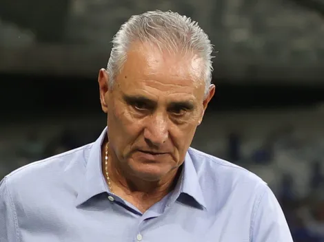 Tite recebe abraço do elenco do Cruzeiro em classificação