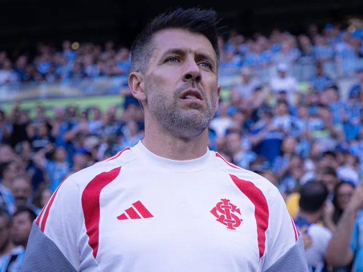Pezzolano critica arbitragem de Grêmio x Internacional: "tendencioso"