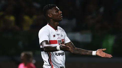 Arboleda jogador do Sao Paulo lamenta durante partida contra o Palmeiras no estadio Arena Barueri pelo campeonato Paulista 2026. Foto: Ettore Chiereguini/AGIF