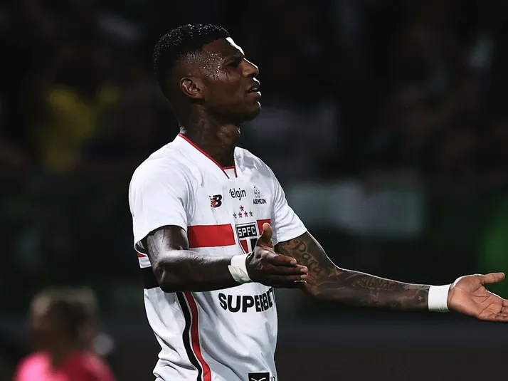 Defesa do São Paulo falha contra o Palmeiras