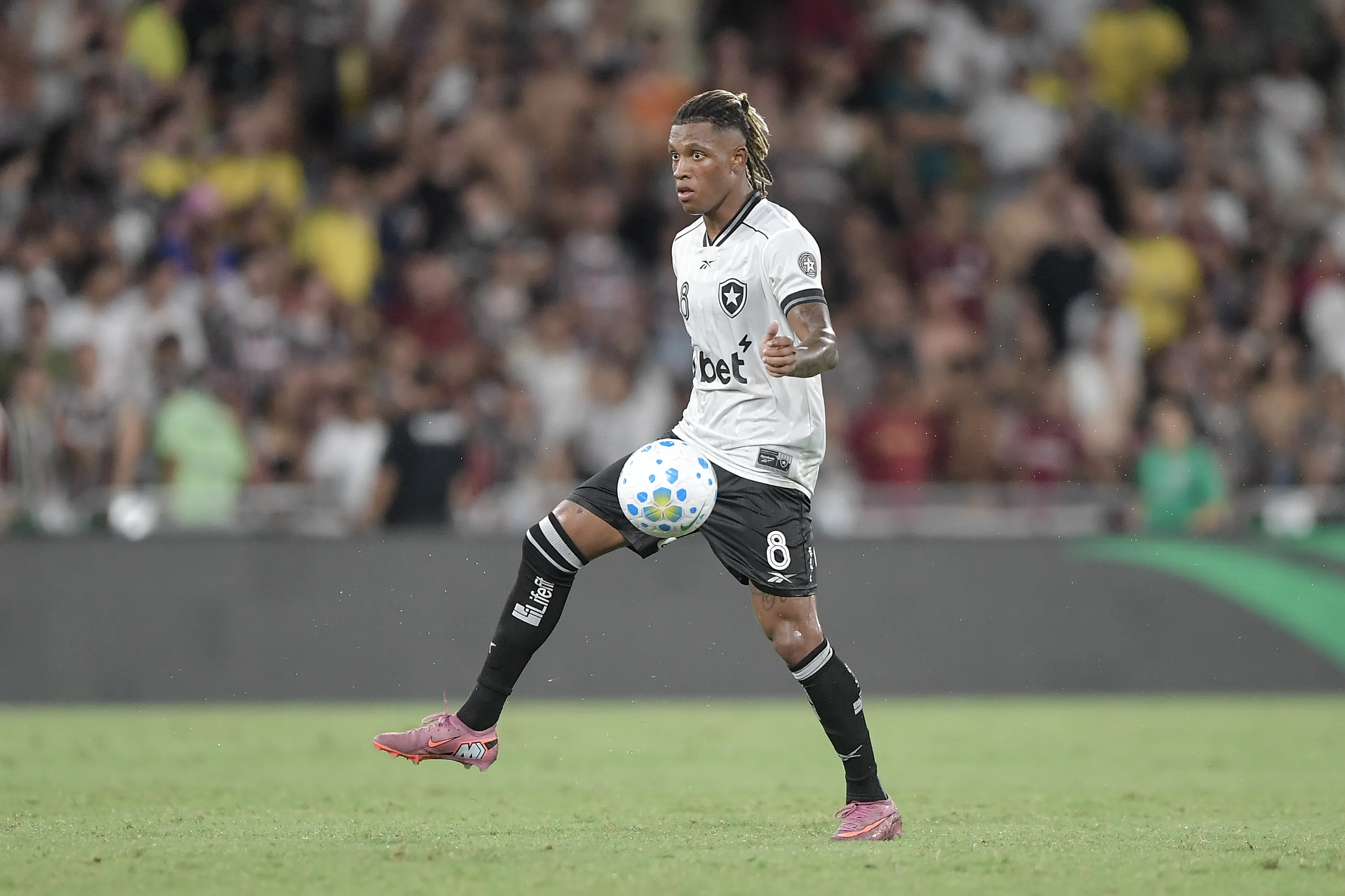 RJ – RIO DE JANEIRO – 12/02/2026 – BRASILEIRO A 2026, FLUMINENSE X BOTAFOGO – Danilo jogador do Botafogo durante partida contra o Fluminense no estadio Maracana pelo campeonato Brasileiro A 2026. Foto: Thiago Ribeiro/AGIF