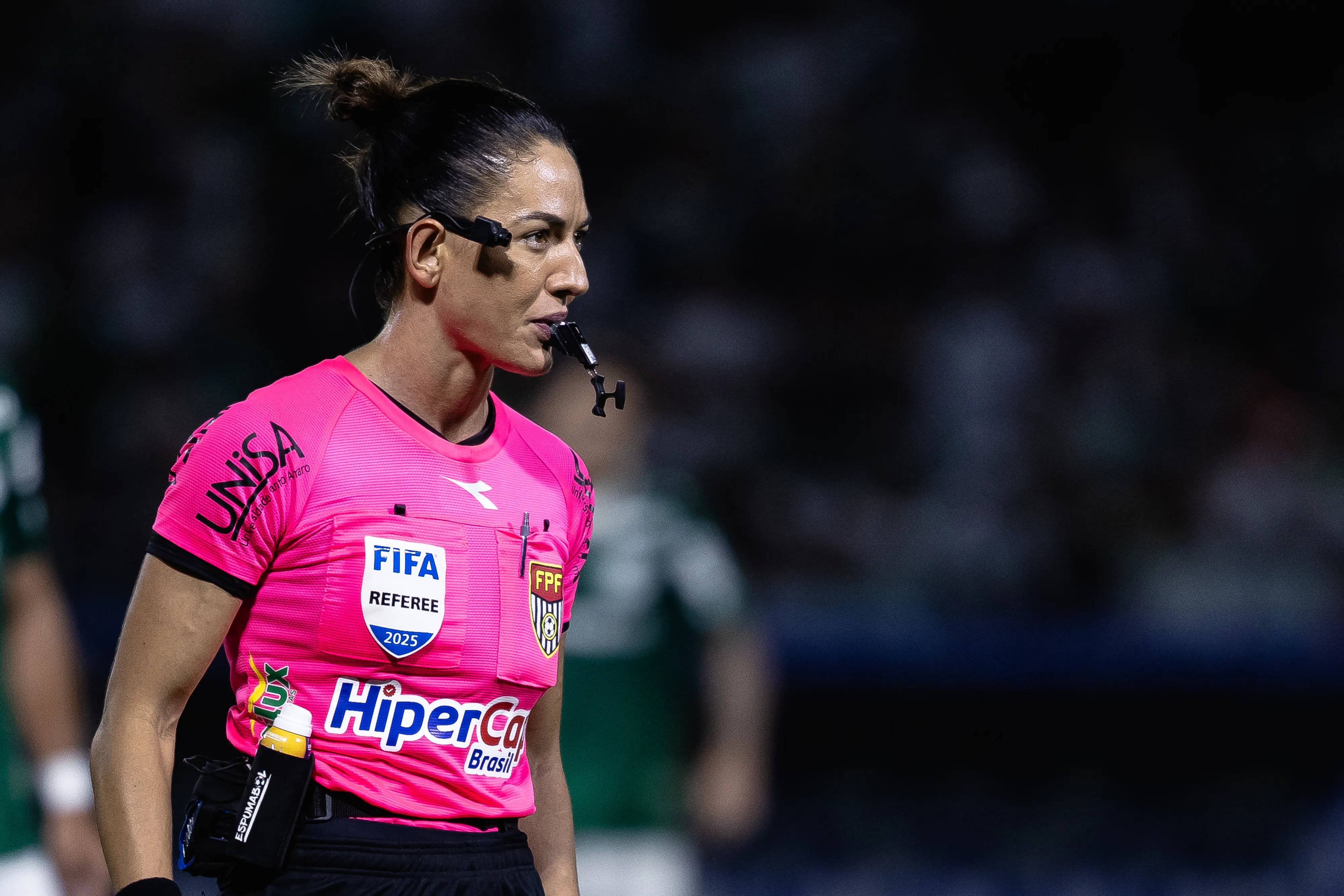 Arbitragem virou assunto após o clássico – Foto: Ettore Chiereguini/AGIF.