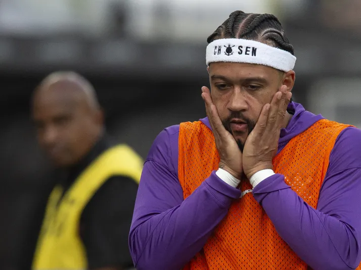 Depay decepciona e se cobra por melhor rendimento no Corinthians