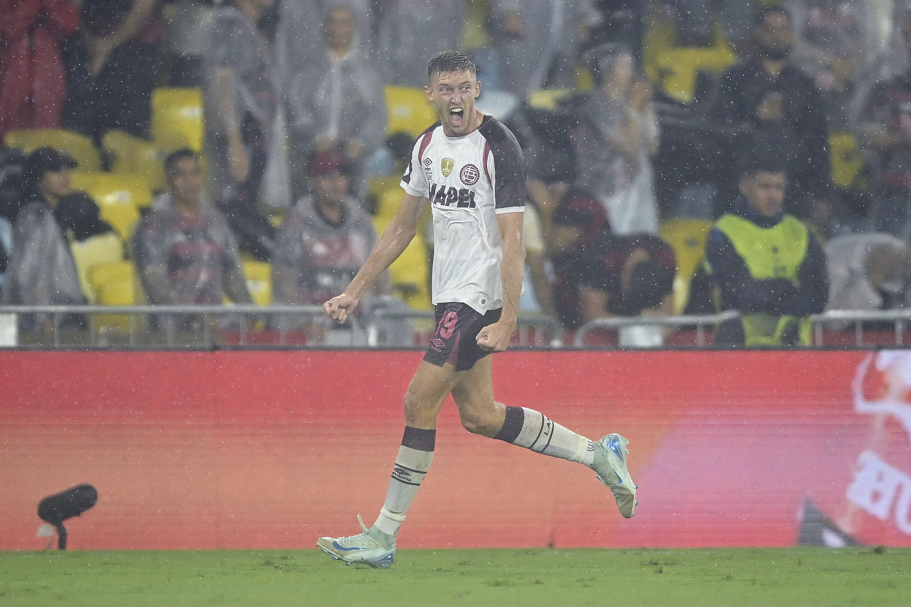 Rodrigo Castillo deve fechar com o Fluminense – Foto: Alexandre Loureiro/AGIF.