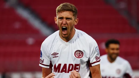 Rodrigo Castillo se aproxima do Fluminense.