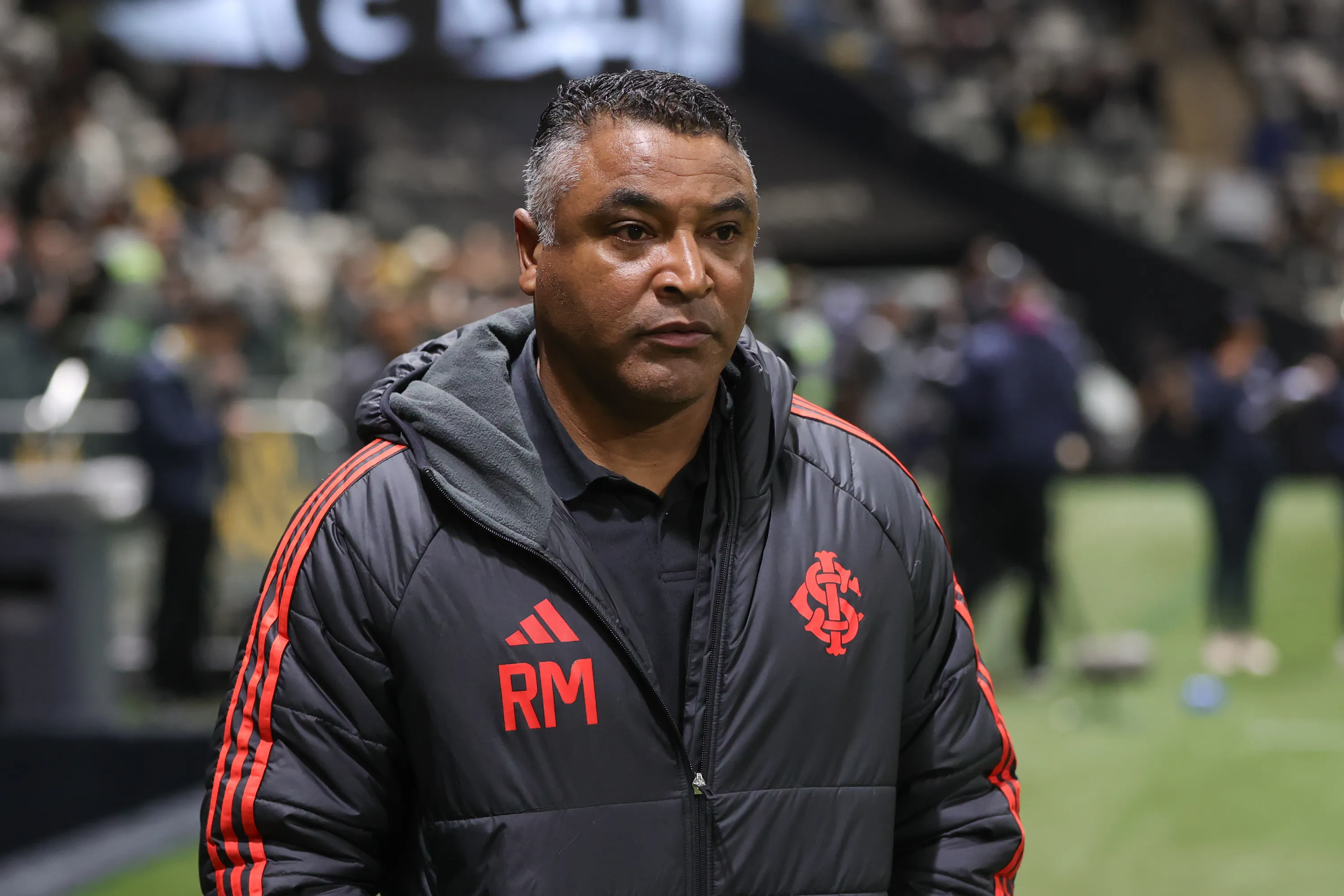 MG – BELO HORIZONTE – 12/06/2025 – BRASILEIRO A 2025, ATLETICO-MG X INTERNACIONAL – Roger Machado tecnico do Internacional durante partida contra o Atletico-MG no estadio Arena MRV pelo campeonato Brasileiro A 2025. Foto: Gilson Lobo/AGIF
