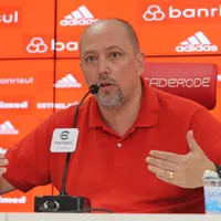 Barcellos se pronuncia no Internacional sobre a contratação de reforços