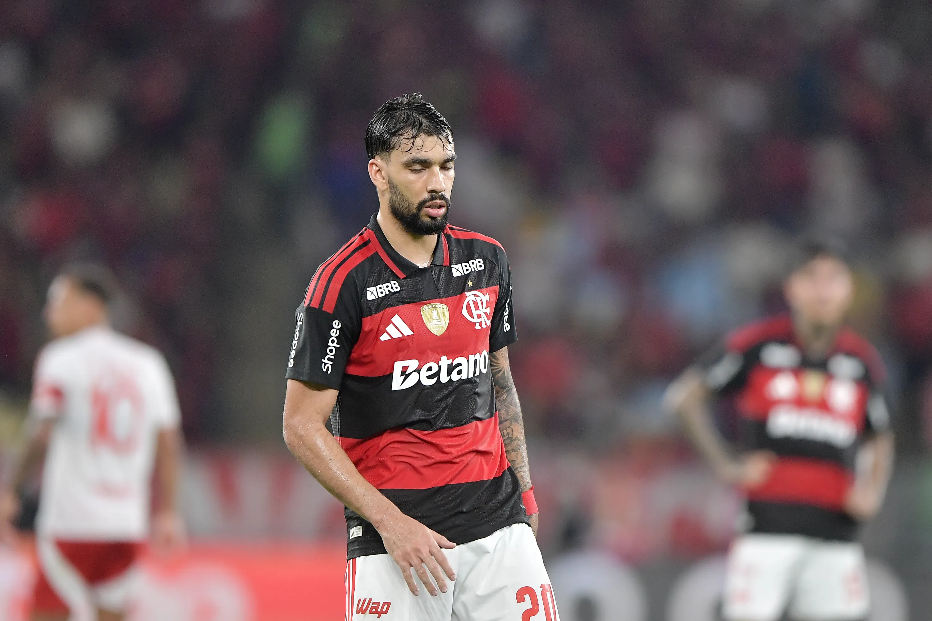 Lucas Paqueta jogador do Flamengo durante partida contra o Internacional no estadio Maracana pelo campeonato Brasileiro A 2026. Foto: Thiago Ribeiro/AGIF