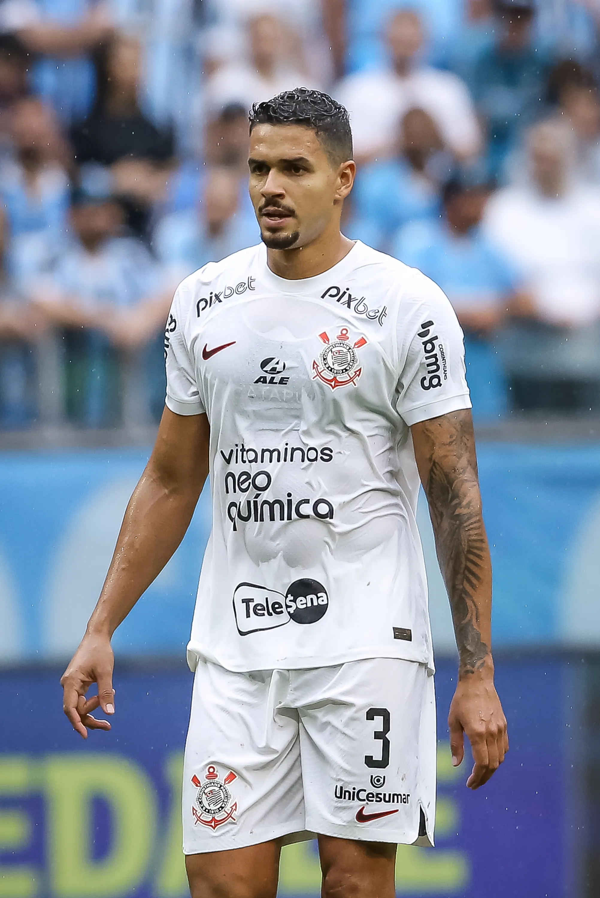 PORTO ALEGRE, BRAZIL – NOVEMBER 12: Lucas Verissimo of Corinthians during the match between Gremio and Corinthians as part of Brasileirao 2023 at Arena do Gremio Stadium on November 12, 2023 in Porto Alegre, Brazil. (Photo by Pedro H. Tesch/Getty Images)
