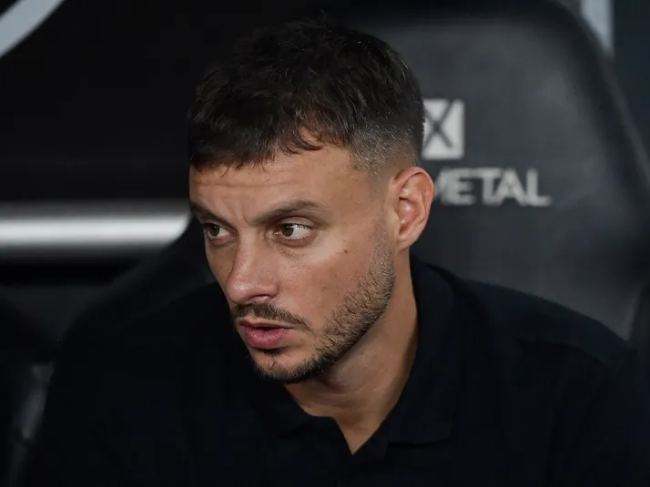 Anselmi pede e Botafogo solicita retorno de Huguinho junto ao RWDM Brussels