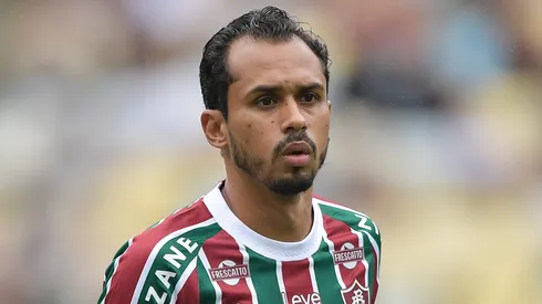 Lima, ex-Fluminense, recebe cartão vermelho relâmpago no México