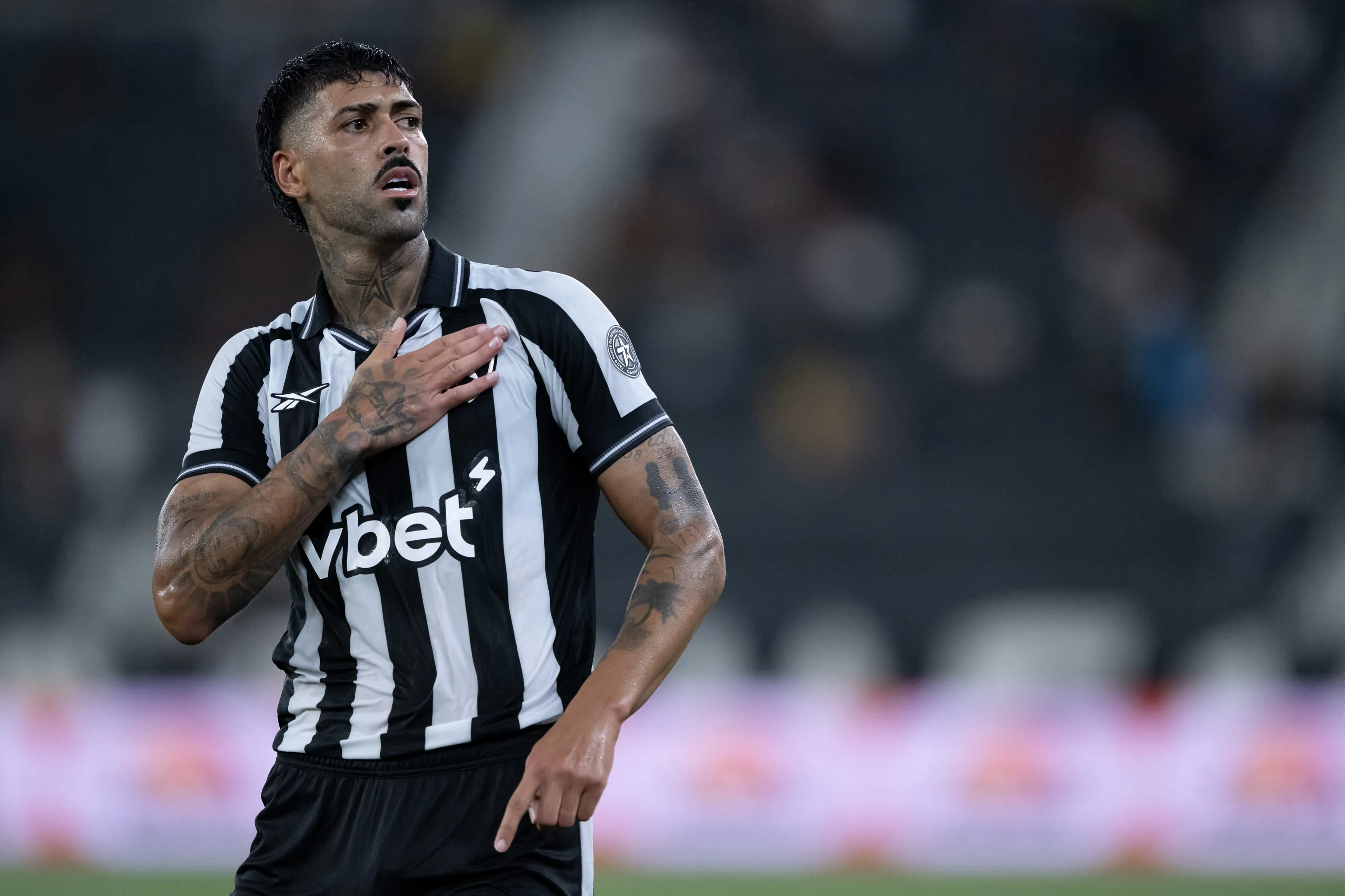 RJ – RIO DE JANEIRO – 15/02/2026 – CARIOCA 2026, BOTAFOGO X FLAMENGO – Barboza jogador do Botafogo comemora seu gol durante partida contra o Flamengo no estadio Engenhao pelo campeonato Carioca 2026. Foto: Jorge Rodrigues/AGIF