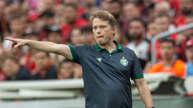 Fernando Seabra tecnico do Coritiba durante partida contra o Athletico-PR no estadio Arena da Baixada pelo campeonato Paraense 2026. Foto: Luis Garcia/AGIF