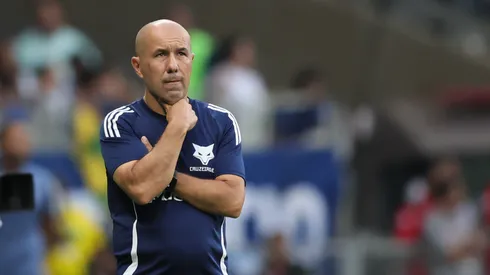 Leonardo Jardim técnico do Cruzeiro durante partida contra o Vitoria no estádio Mineirão pelo campeonato Brasileiro A 2025. Foto: Gilson Lobo/AGIF