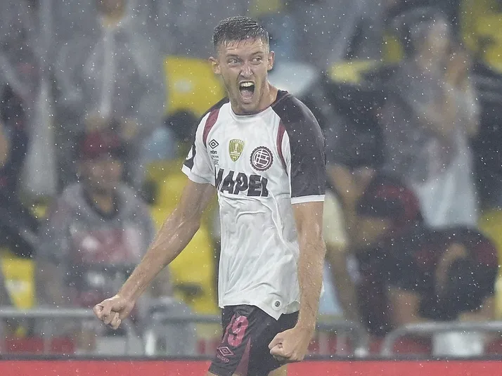 Castillo chega no Rio e fala sobre gols no Flamengo