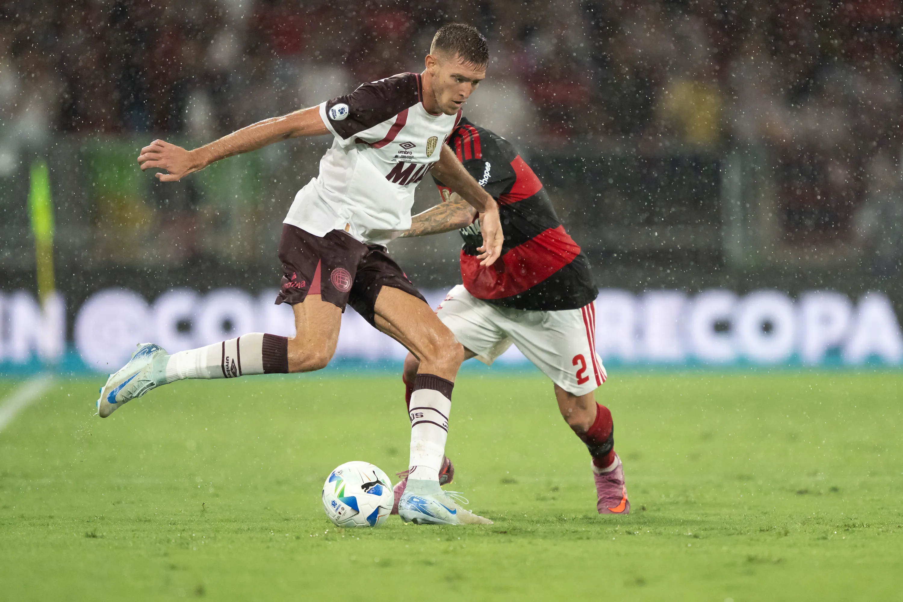 Castillo jogador do Lanus durante partida contra o Flamengo no estadio Maracana. Foto: Jorge Rodrigues/AGIF